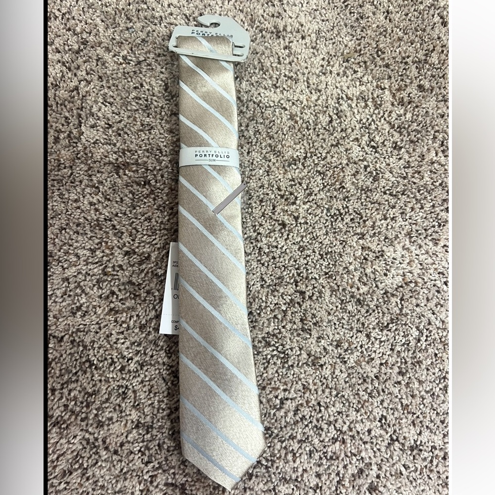 NEW PERRY ELLIS TIE